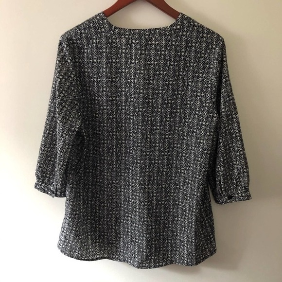 Ann Taylor Patterned V Neck 3/4 Sleeve Blouse - Picture 5 of 6